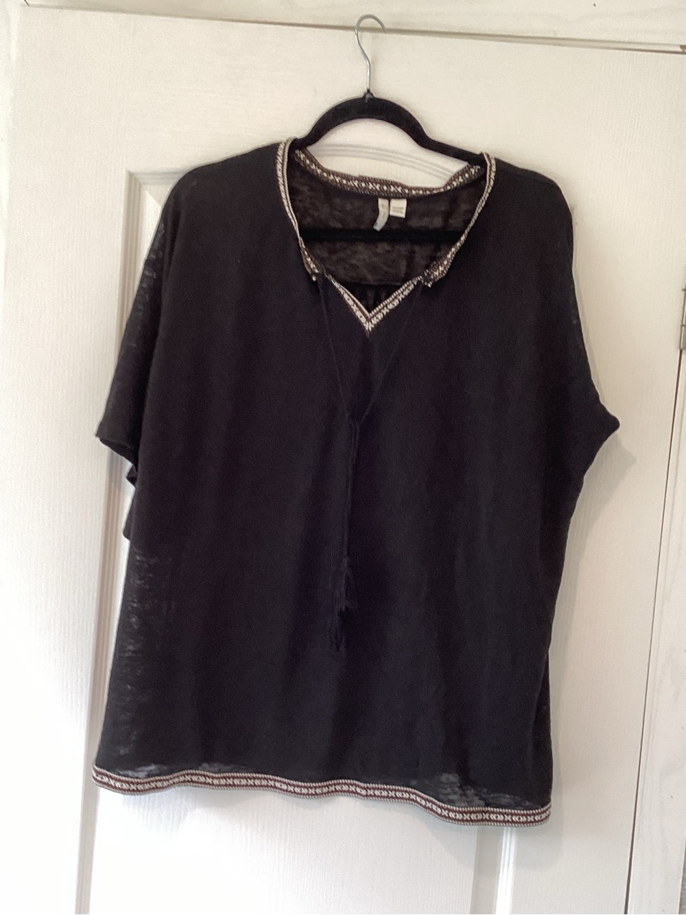 Cato Black Short-Sleeve V-Neck Tunic with Embroidered Trim 18/20W EUC